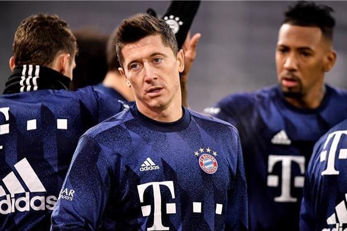 كيف خلق ليفاندوفسكي فجوة تاريخية في البوندسليجا؟ epa_soccer_2020-12_2020-12-05_2020-12-05-08864496_epa