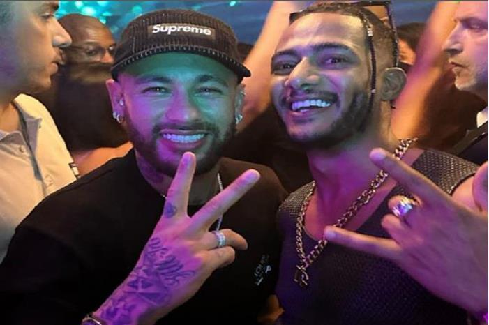 محمد رمضان يلتقي نيمار في موناكو 6474c8e64c59b70ee257f96e