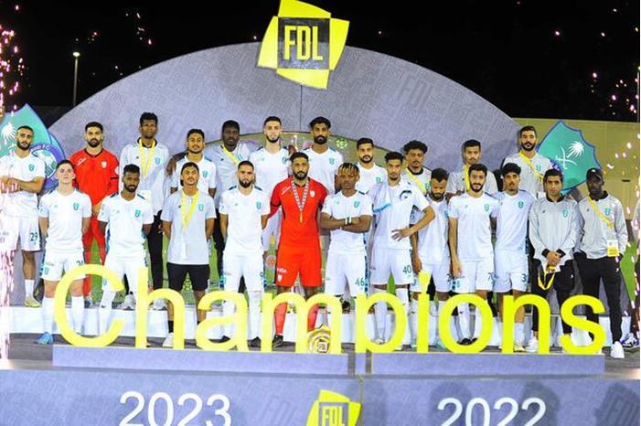 لماذا رفض لاعبو أهلي جدة الاحتفال بلقب دوري الدرجة الأولى السعودي؟! 64759f7e42360473d04c619f