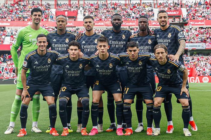 ريال مدريد يقسو على غرناطة برباعية في الدوري الإسباني GNT9pQEWEAAq94L