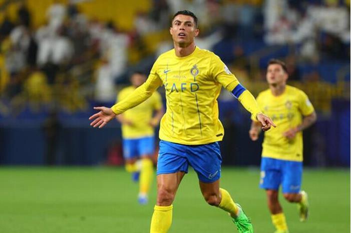رونالدو يجهز مفاجأة لنادي النصر السعودي 6643c1a24236041d076225f4