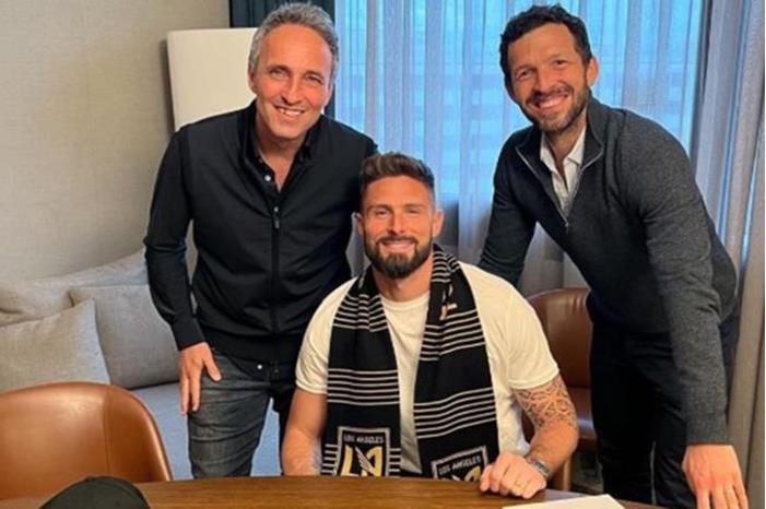 لوس أنجلوس يضم جيرو من ميلان 66438b4b4c59b718072c3551