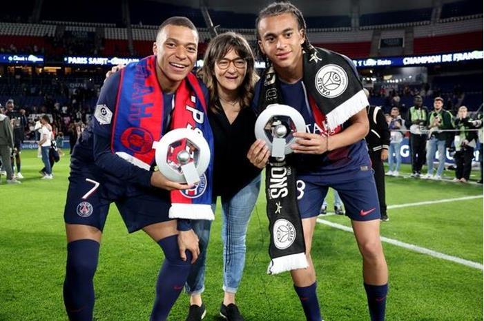 عاجل : بعيدا عن ريال مدريد.. الكشف عن النادي الجديد لشقيق مبابي الأصغر 664c6b564236042e8060a083 (1)