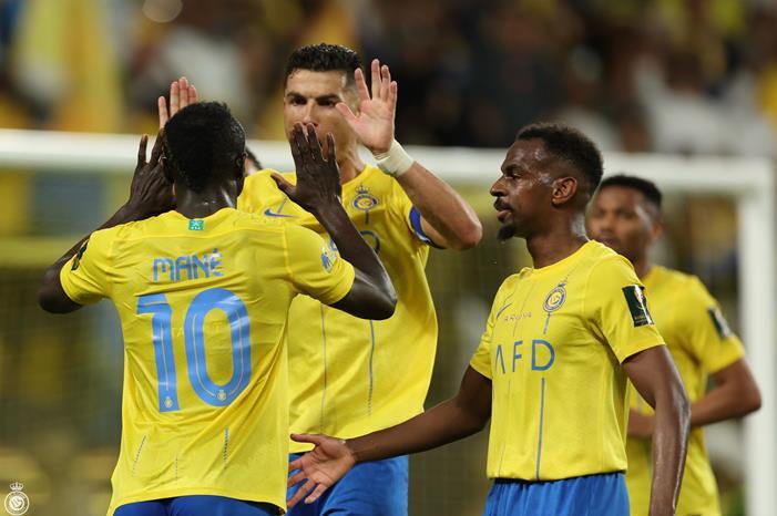 النصر يسيطر على التشكيل المثالي لنصف نهائي كأس الملك GMhZet8XEAAjcKU