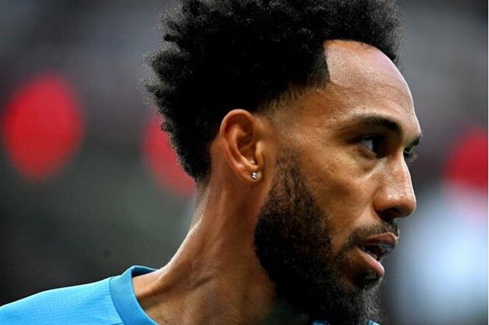 أوباميانغ يحسم جائزة الحذاء الذهبي باليوروباليغ 664efb6142360479ec5ea6bb