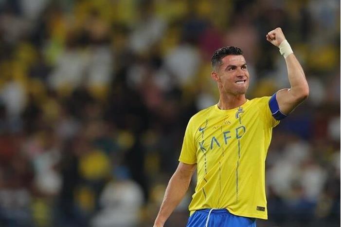 النصر يتغنى بقفزة رونالدو (فيديو) 664e2b8642360440d67b7f23