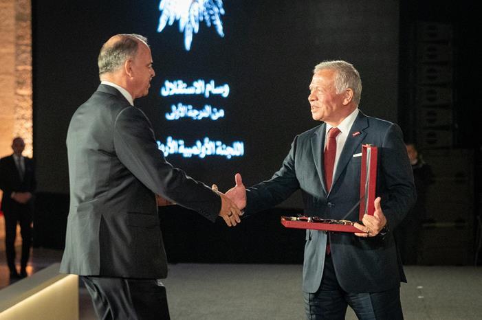 الملك يُنعم على اللجنة الأولمبية الأردنية بوسام الاستقلال 443836538_1039607634390686_5544909889702245655_n