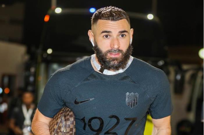 بعد اتفاق اتحاد جدة مع ريال مدريد.. بنزيما يسافر إلى إسبانيا 6632bc5d42360441a31a5725