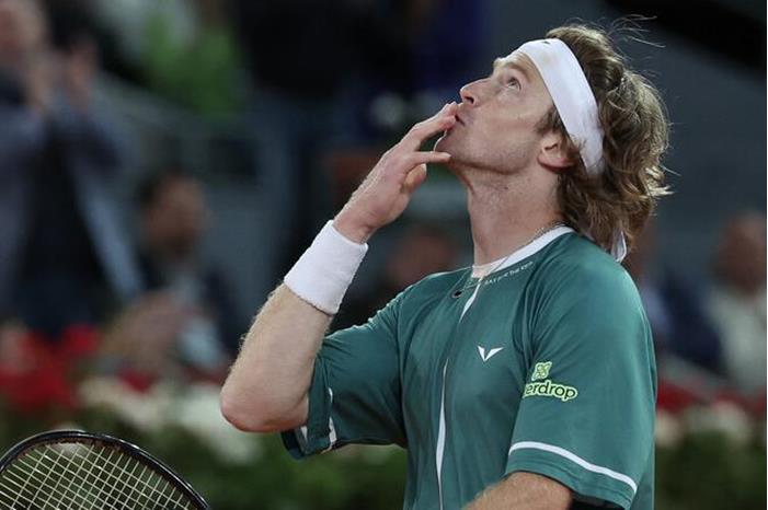 الروسي روبليف يجرد ألكاراز من لقب مدريد للأساتذة 66332e3342360463b42e57f7