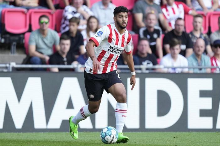 آيندهوفن يعلن تجديد عقد المغربي إسماعيل صيباري اسماعيل-صيباري-بي-اس-في-ايندهوفن