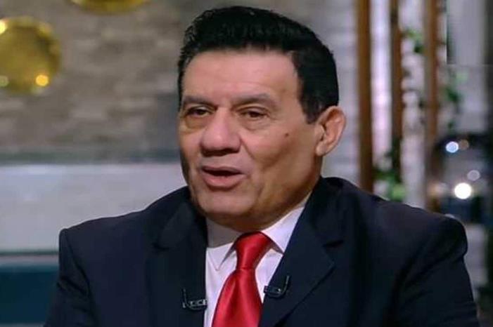 مدحت-شلبي-وأكل-جوز-الحمام-قبل-التعليق-على-المباريات