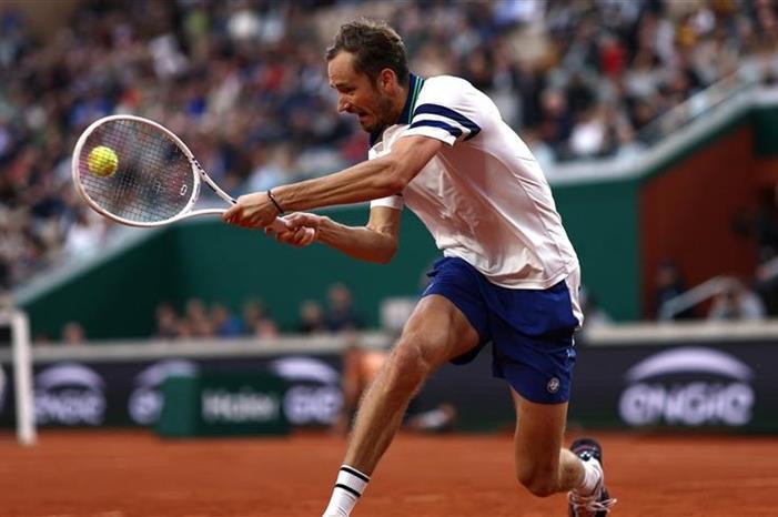 ميدفيديف يتأهل إلى الدور الثالث لبطولة فرنسا المفتوحة للتنس 2024530151023647IV