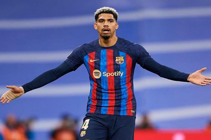 رونالد-أراوخو-لاعب-برشلونة