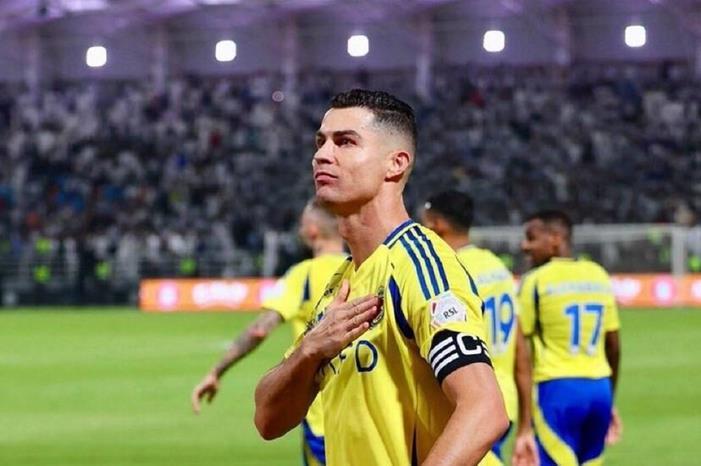 جماهير بشكتاش التركي تطلب التعاقد مع كريستيانو رونالدو 6830588f423604745e594d43