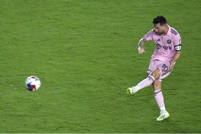 ليونيل ميسي يصبح ثالث أكثر لاعب تسجيلًا من ركلة حرة 222222222