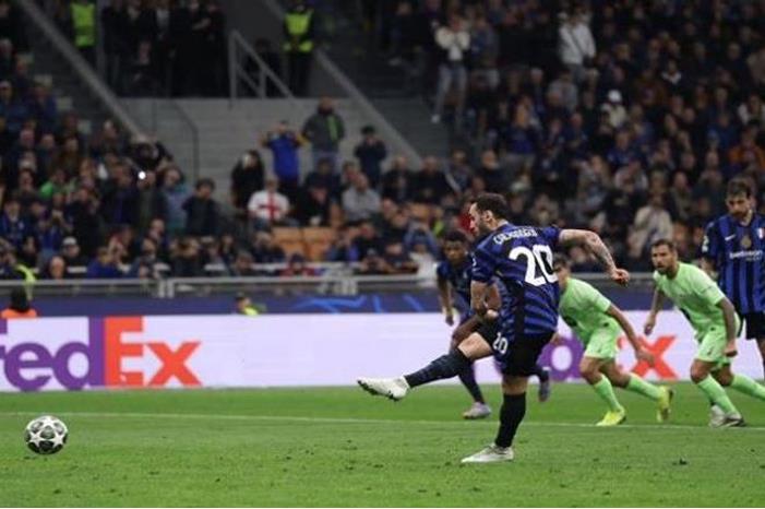 124-000611-inter-barcelona-ucl-match_700x400