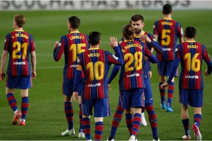 98-182707-barcelona-granada-match-laliga_700x400