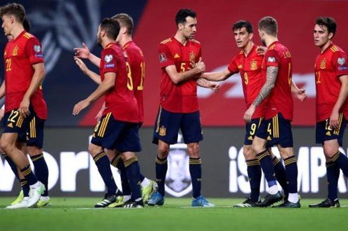 تغييرات متوقعة في تشكيلة إسبانيا ضد بولندا GettyImages-1310162702-1