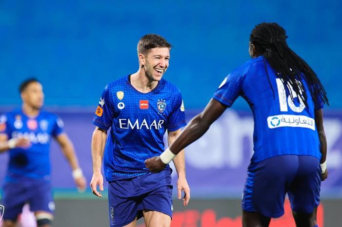 شاهد بالفيديو.. محترف الهلال يستعد للدوري بالأرجيلة !! 9162756_1611230150