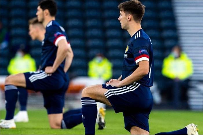 الاتحاد الإنجليزي يوجه رسالة إلى المشجعين قبل مواجهة أسكتلندا 1116929