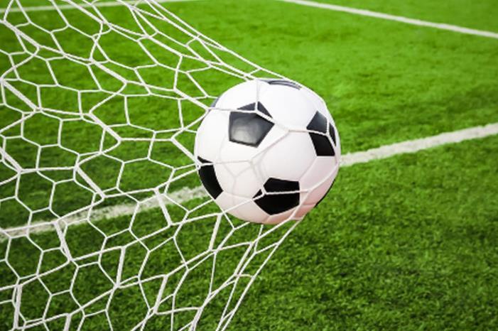 شاهد هدف كوميدي في ملاعب كرة القدم 172648592_736075340405000_881855837343247812_n