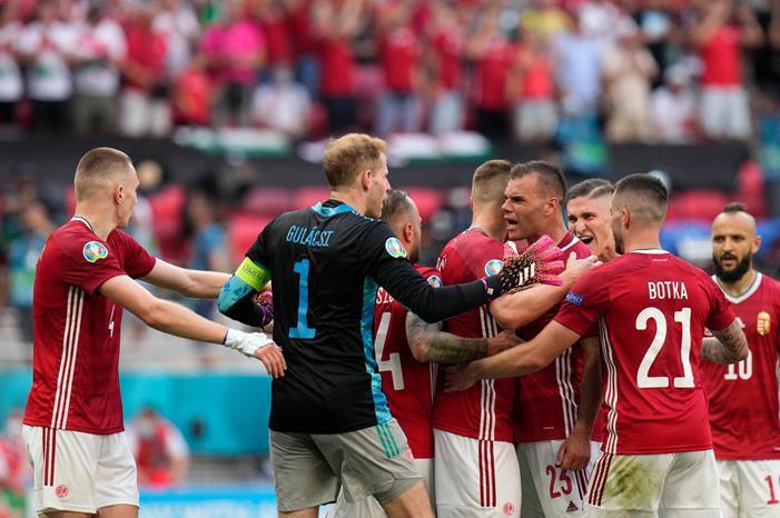 6B57C03C-FFCC-4B56-8C0A-C2809E76313E