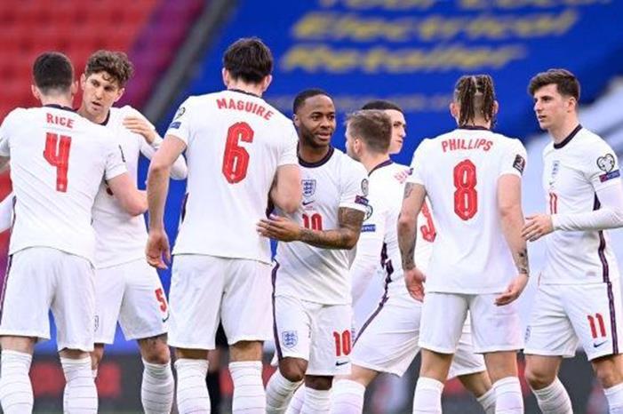 إنجلترا إلى ثمن نهائي يورو 2020  بعد تصدرها لمجموعتها بهدف ستيرلينج منتخب-إنجلترا-8