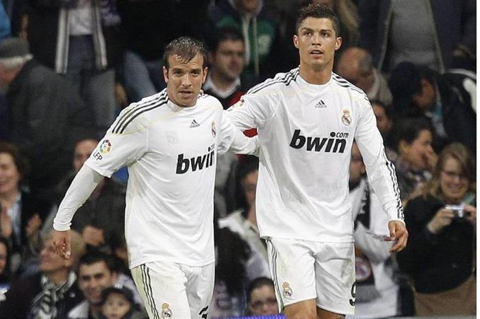 بوسكيتس وكوكي يردان على نجم ريال مدريد السابق 6202122163417372313015