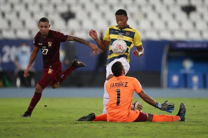 إنطلاق الجولة الرابعة من دور المجموعات لكوبا أمريكا فجر الخميس E4XG25kWEAIADMu
