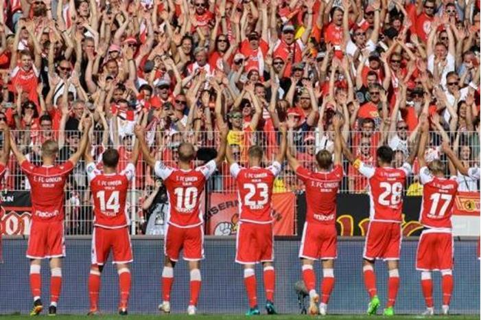 منتخب الدنمارك يستعين بالجماهير لإسقاط ويلز 1658135