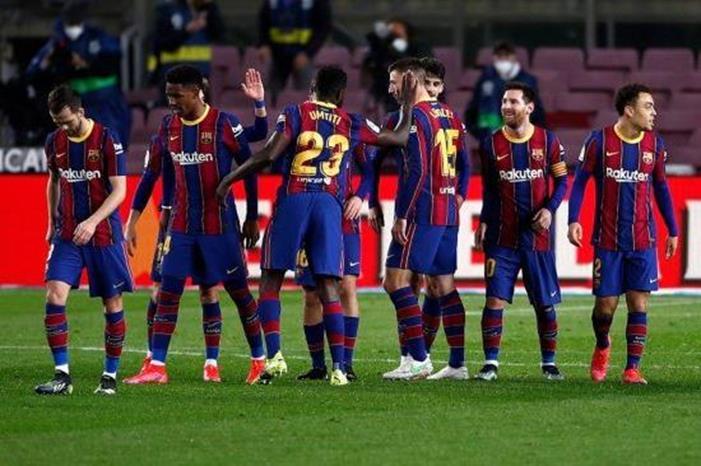 نادي برشلونة يؤجل تقديم ممفيس ديباي GettyImages-1301998717-1