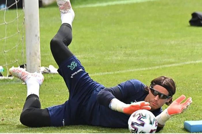 هل ساعدت النظارات الشمسية اليابانية سويسرا في تألقها أمام فرنسا؟ image (3)