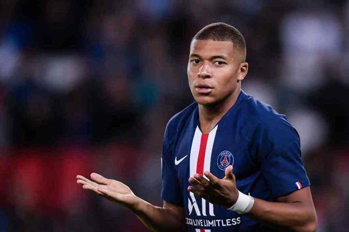 رئيس باريس سان جيرمان يستلم المفاوضات مع مبابي image