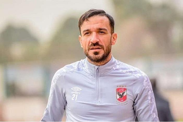 98-094011-pyramids-alahly-ali-maaloul-meeting_700x400