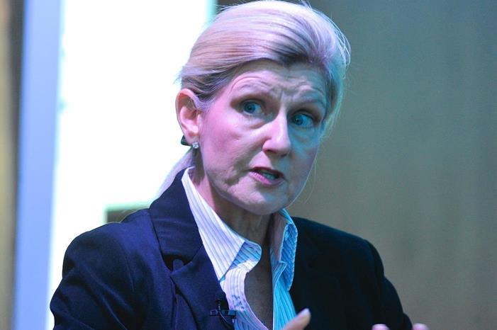 رئيسة-الاتحاد-الإنجليزي-ديبي-هيويت