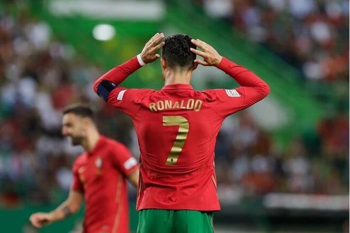 رونالدو يغيب أمام سويسرا بقرار  إداري 62a4ff6c42360446e048f238