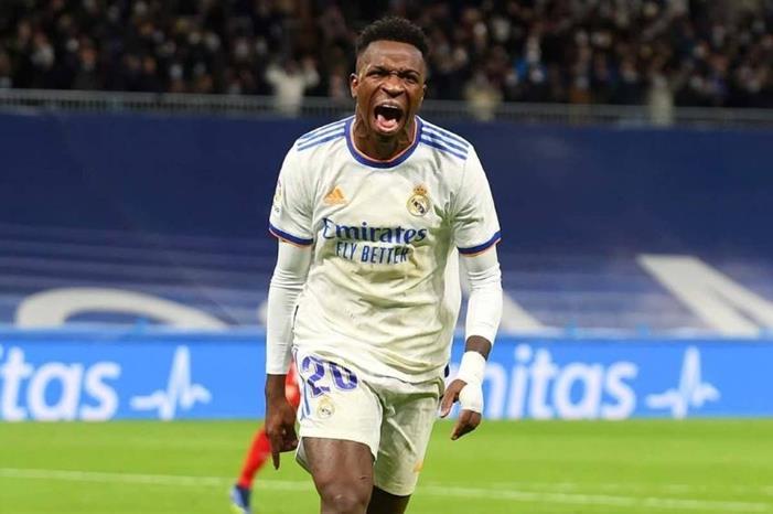 تفاصيل عرض سان جيرمان الخيالي لفينيسيوس download