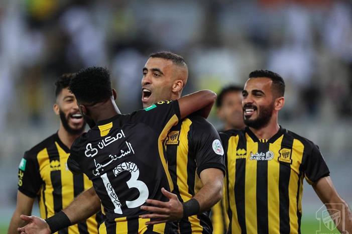 اتحاد جدة يطرد 4 لاعبين 3-6