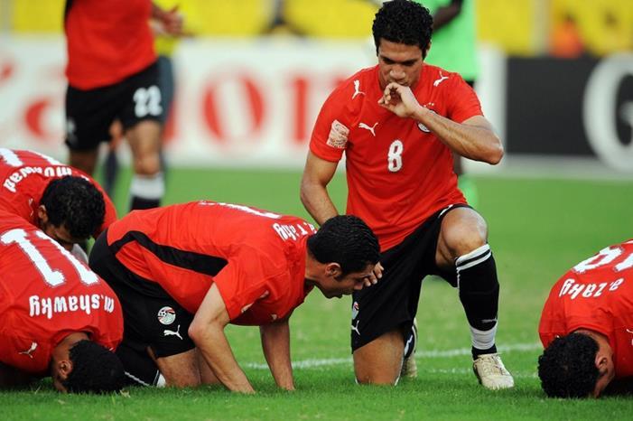 ابنة لاعب مصري شهير تفضح والدها 9406-424021296