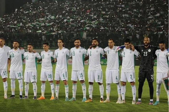 أزمة جديدة تهدد منتخب الجزائر بعد الملابس 62b5d1bd4c59b725941bcaa2