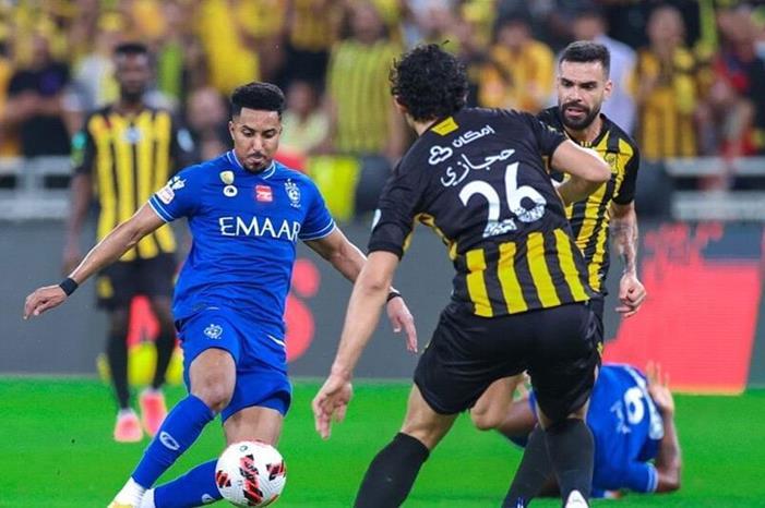 الهلال والاتحاد يتصارعان على لقب الدوري السعودي.. والأهلي في خطر atty-1