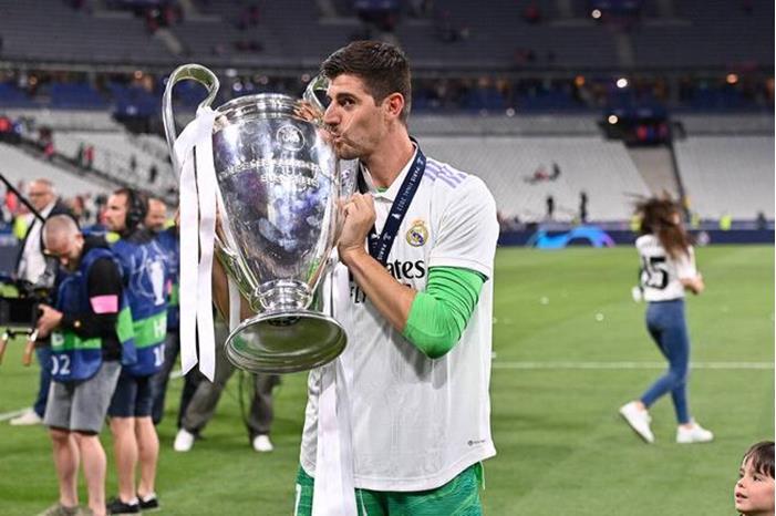 حارس مرمى ريال مدريد يثير الجدل (صورة) 62b956184c59b778a77dd9bf