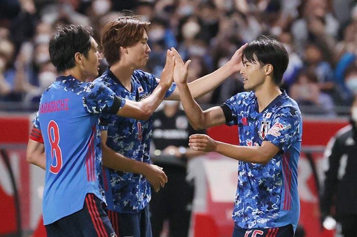 فوز اليابان على بارغواي وخسارة كبيرة لكوريا الجنوبية أمام البرازيل Japan-v-Paraguay-International-Friendly-June-2-AFP