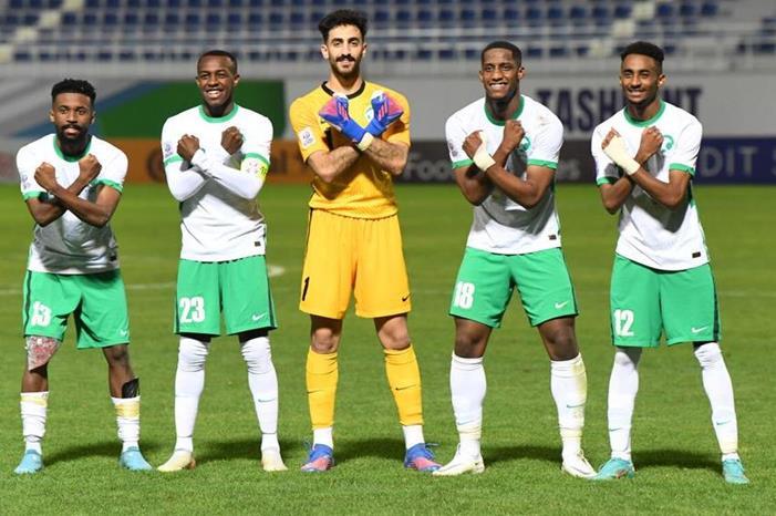 نجم المنتخب السعودي : التركيز كان مفتاح الفوز الكبير Saudi-Arabia-celebration