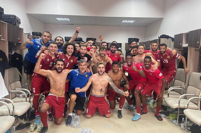 فوز صعب لأرمينيا على أيرلندا FUasZoqXsAAVdS_