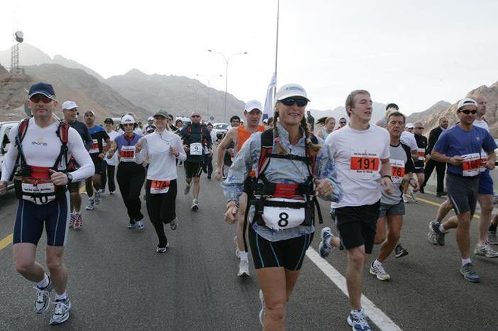 عدد من المشاركين في سباق أيلة البحر الأحمر في نسخة ماضية - (الغد)