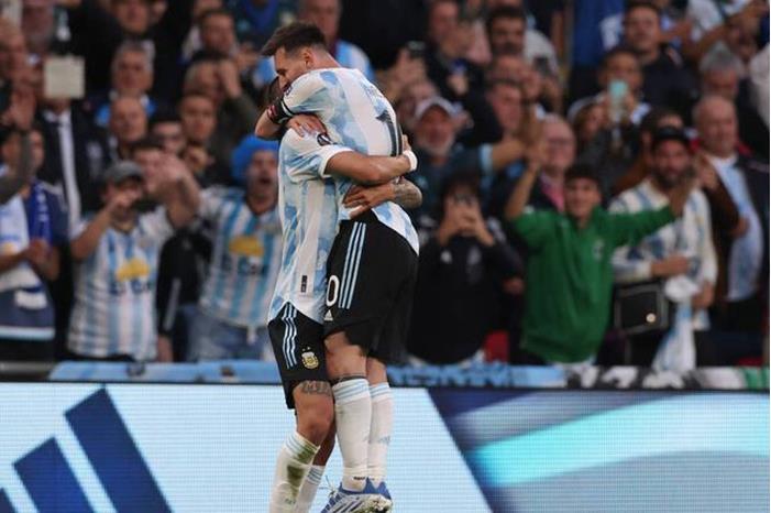 ميسي يسجل خمسة أهداف ويقود الأرجنتين لاكتساح إستونيا (فيديو) 629d0b9e4c59b71fcb7dc433