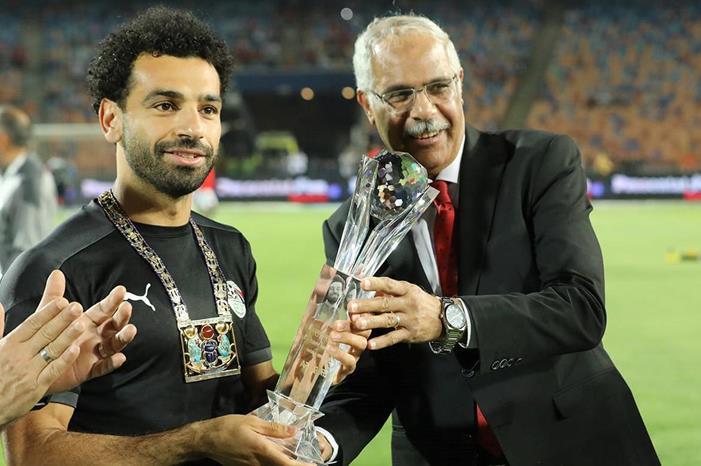 تكريم محمد صلاح من الاتحاد المصري