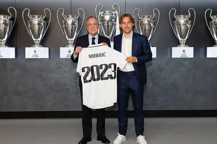ريال مدريد يعلن رسميا تجديد عقد لوكا مودريتش حتى 2023 aa
