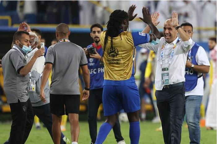 شباب الأهلي الإماراتي يتعاقد مع مدرب الهلال السعودي السابق 62a1b31f4c59b751e426a19b